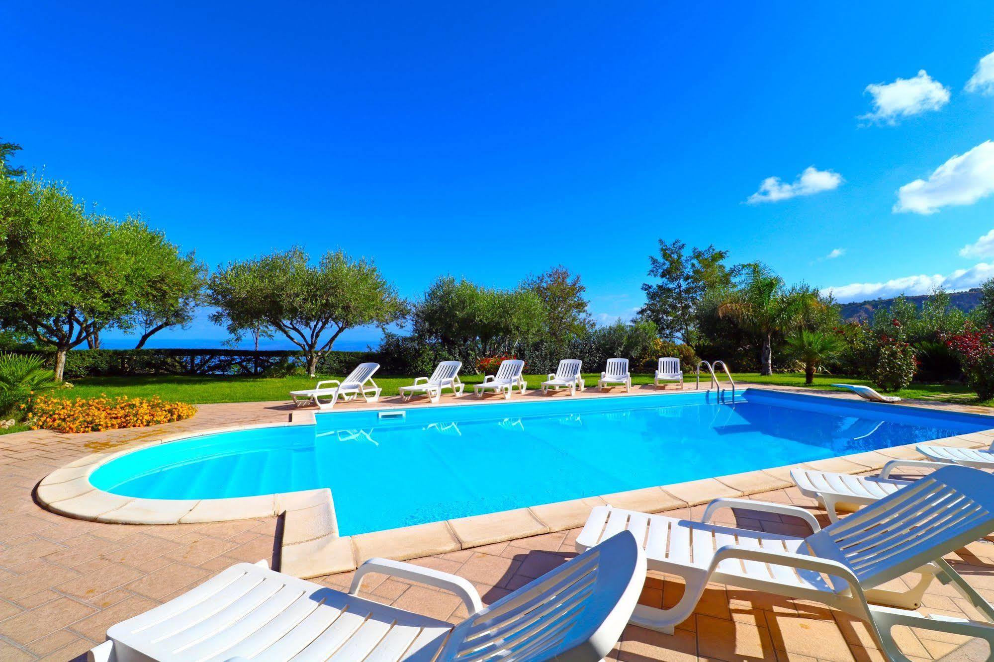 Villa Garden Drapia Esterno foto